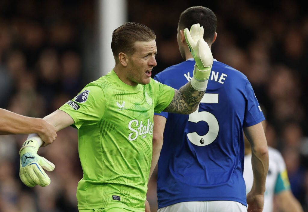 Jordan Pickford efter sin redning for Everton