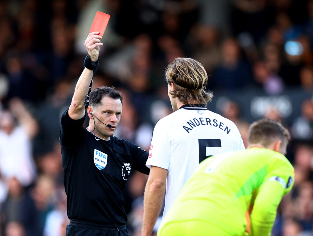 Joachim Andersen får rødt kort for Fulham.