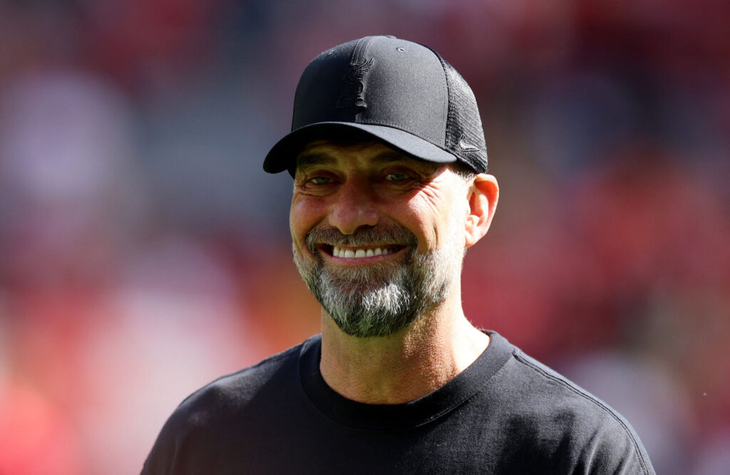 Jürgen Klopp smiler.