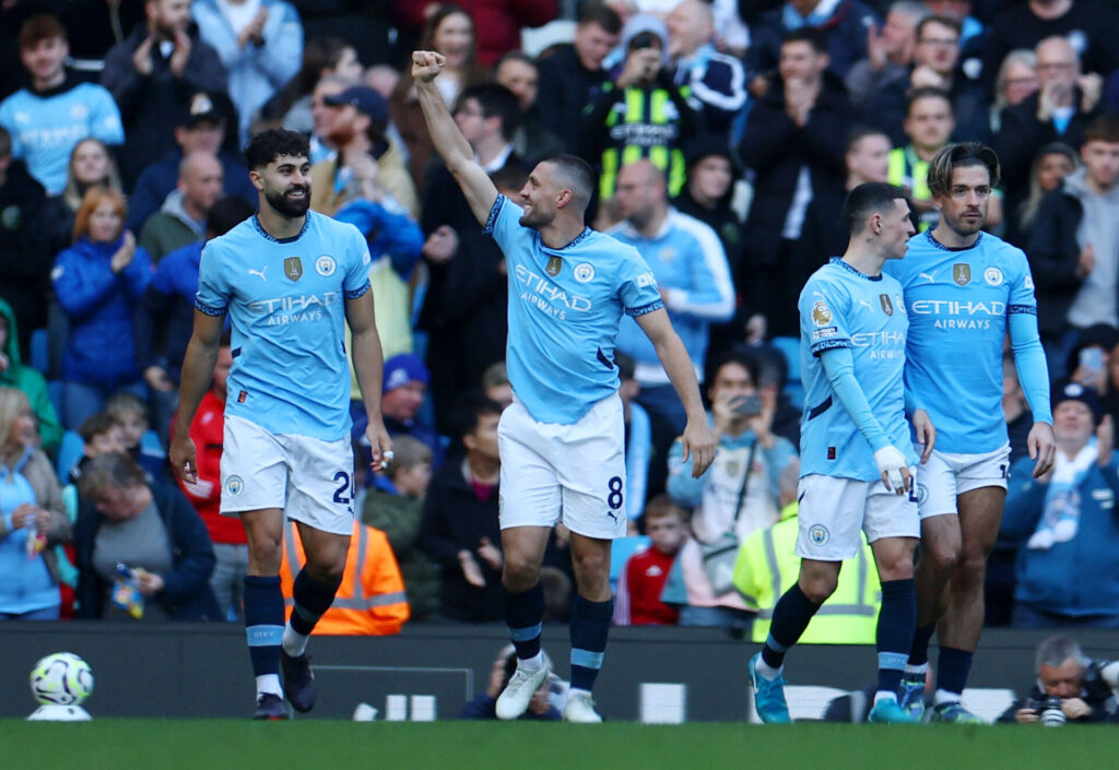 Manchester Citys spillere jubler over en scoring mod Fulham.