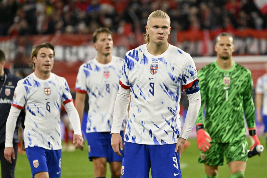 Erling Haaland var ikke i verdens bedste humør, da Norge søndag aften tabte med 5-1 til Østrig i Nations League.