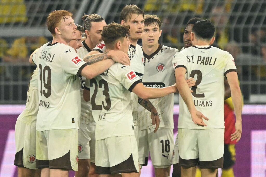 En svensk St. Pauli-spiller scorede muligvis en kandidat til sæsonens bedste mål i Bundesligaen mod Dortmund.