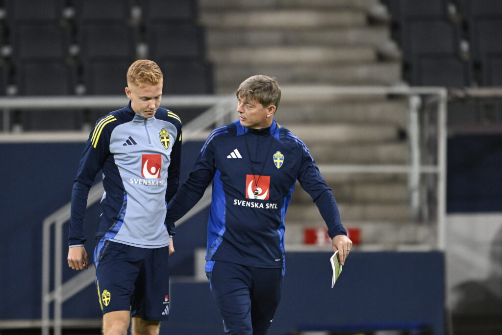 Hugo Larsson og Jon Dahl Tomasson går sammen.