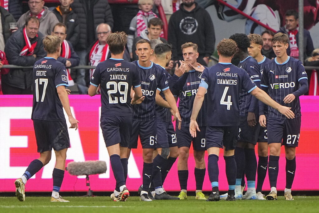 Randers FC-spillerne fejrer en scoring mod AaB.