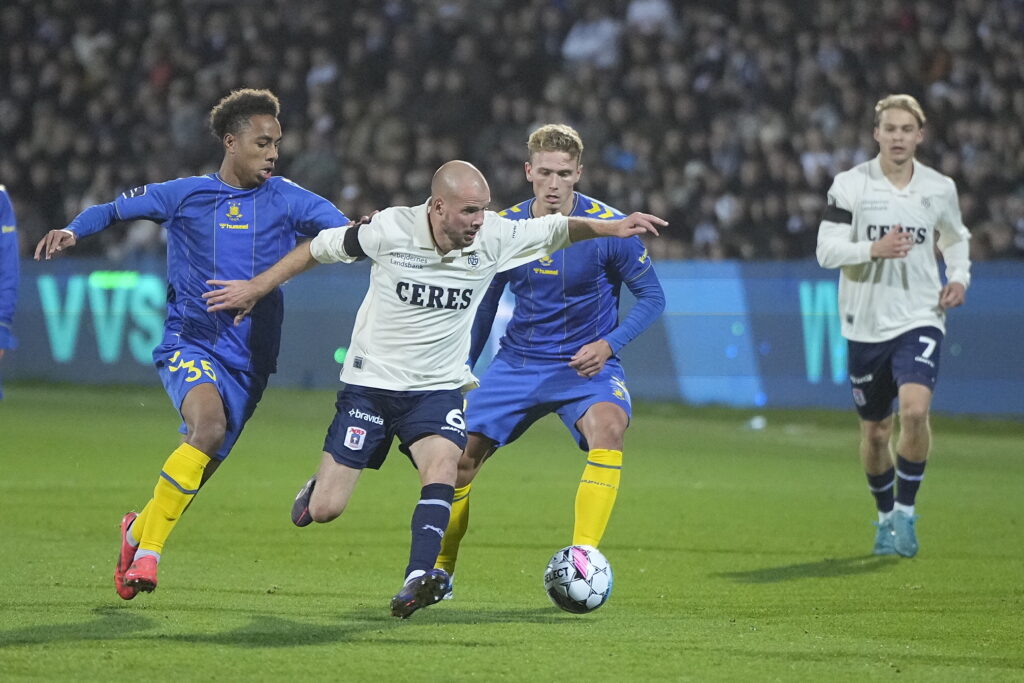 Nicolai Poulsen i kamp for AGF mod Brøndby IF.