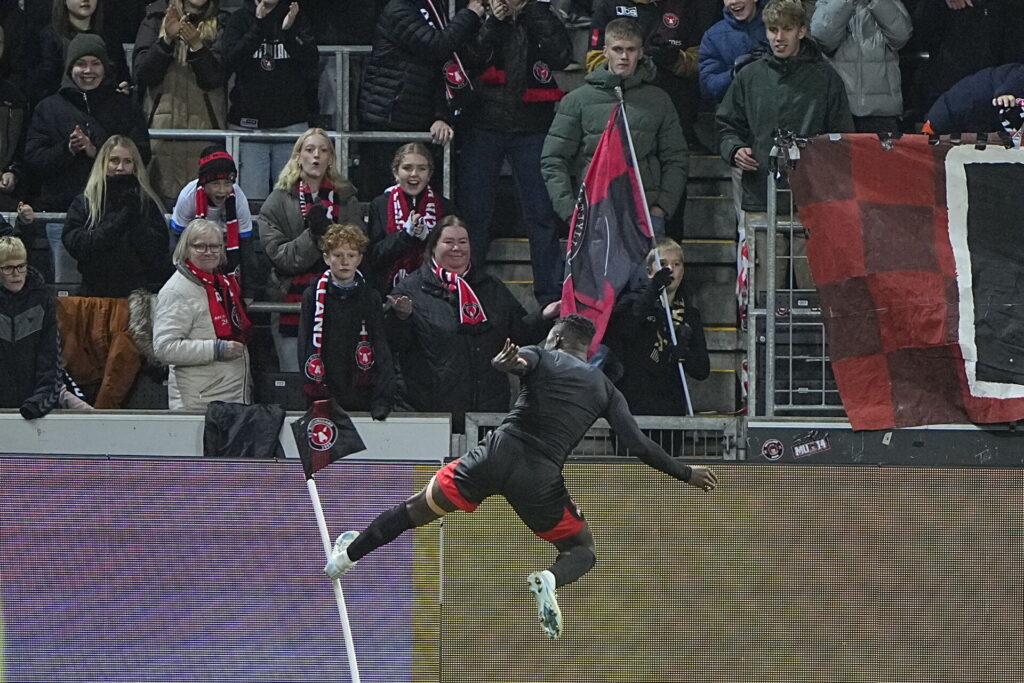 Franculino lukker og slukker kampen mellem FCM og AGF med sin scoring til 2-0.