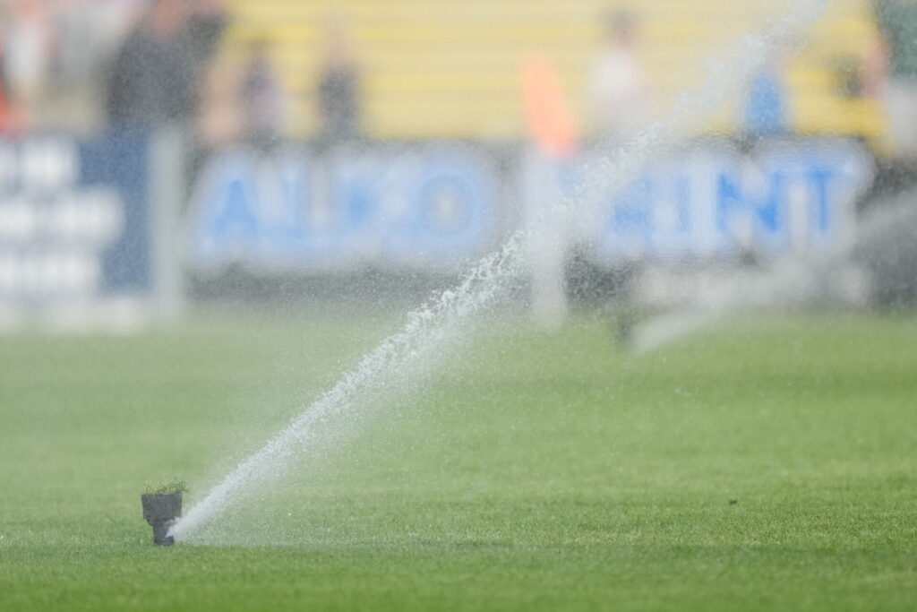 En sprinkler på Sønderjyskes hjemmebane.