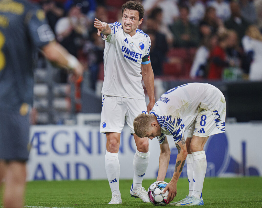 Thomas Delaney og Magnus Mattsson under superligakampen mellem FC København og AaB i Parken mandag den 23. september 2024