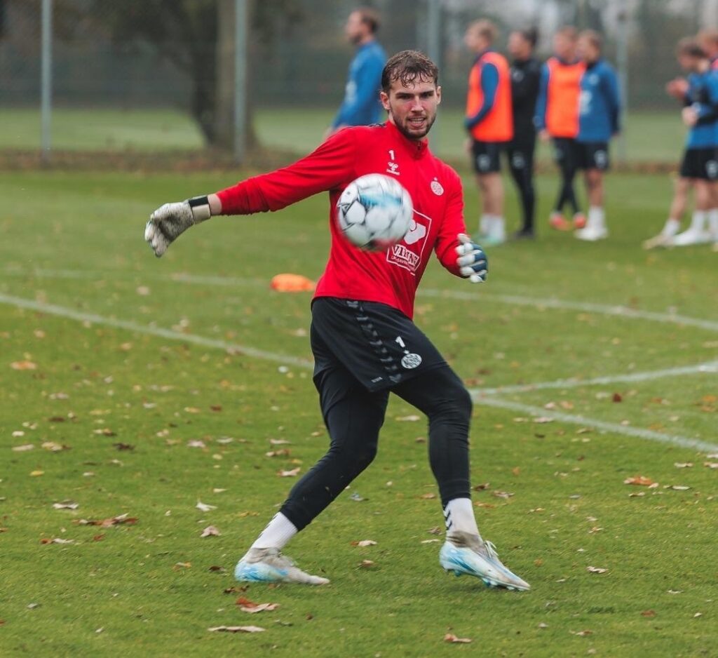 Daniel Gadegaard forlænger med EfB til 2028.