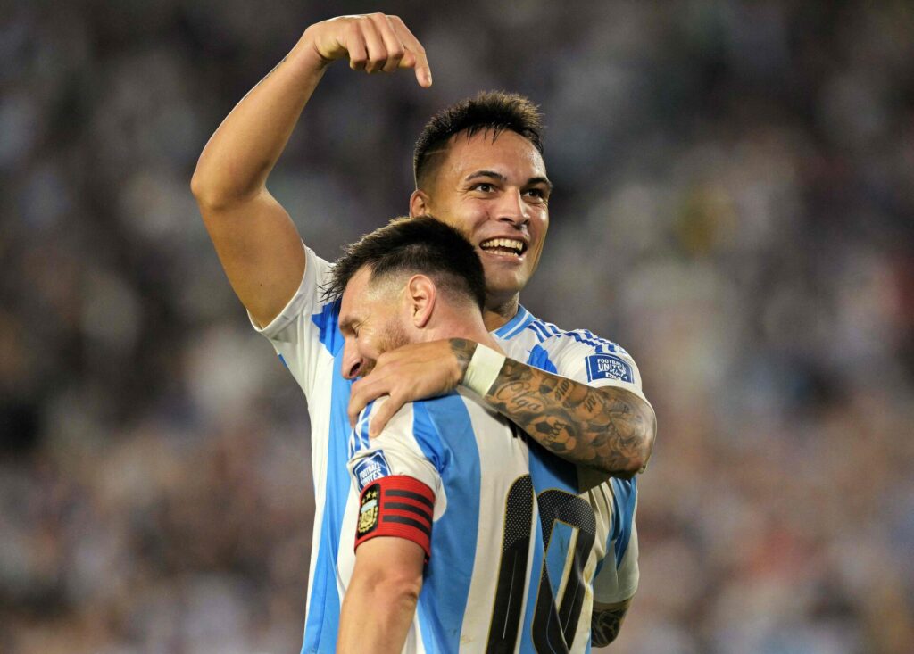 Lionel Messi peger på Lautaro Martínez som den oplagte vinder af Ballon d'Or.