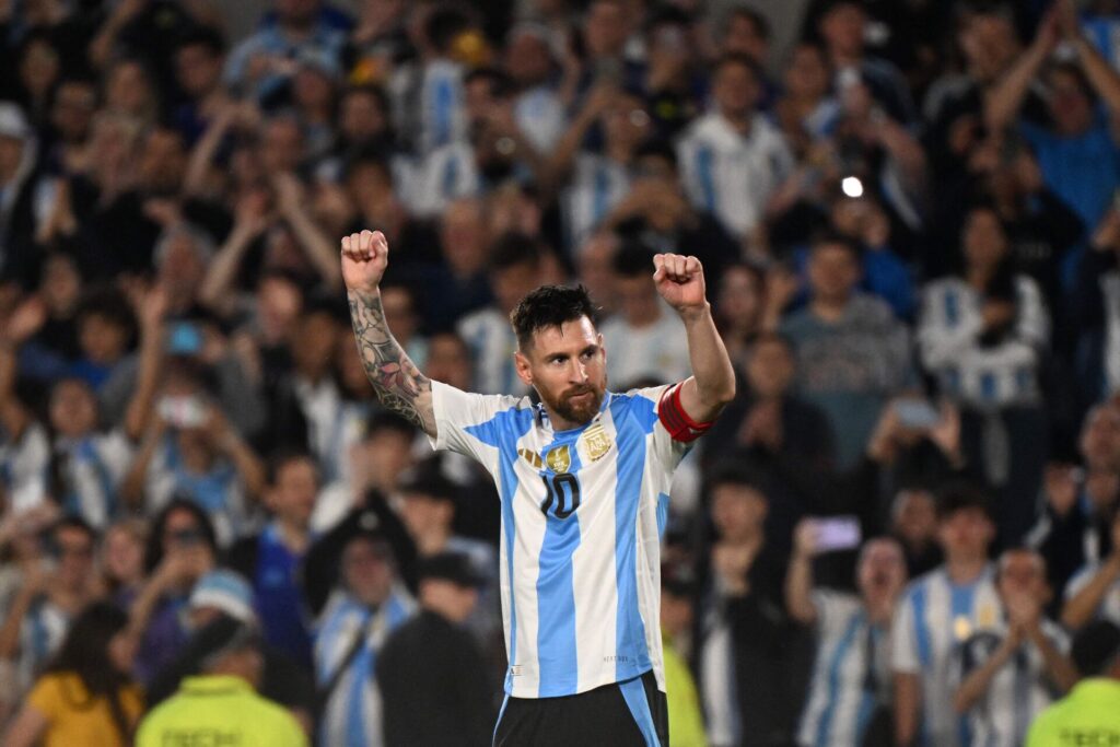 Lionel Messi tegnede sig for et hattrick og to oplæg, da Argentina smadrede Bolivia med 6-0 natten til onsdag.