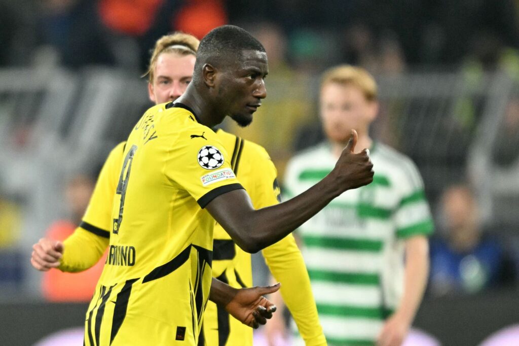 Serhou Guirassy under en kamp for Dortmund.