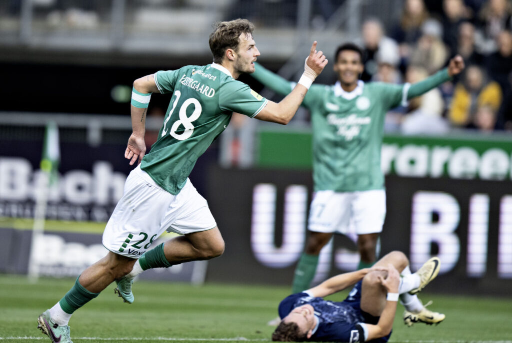 Viborgs Magnus Westergaard har scoret til 1-0 i superligakampen mellem Viborg FF og AGF på Energi Viborg Arena