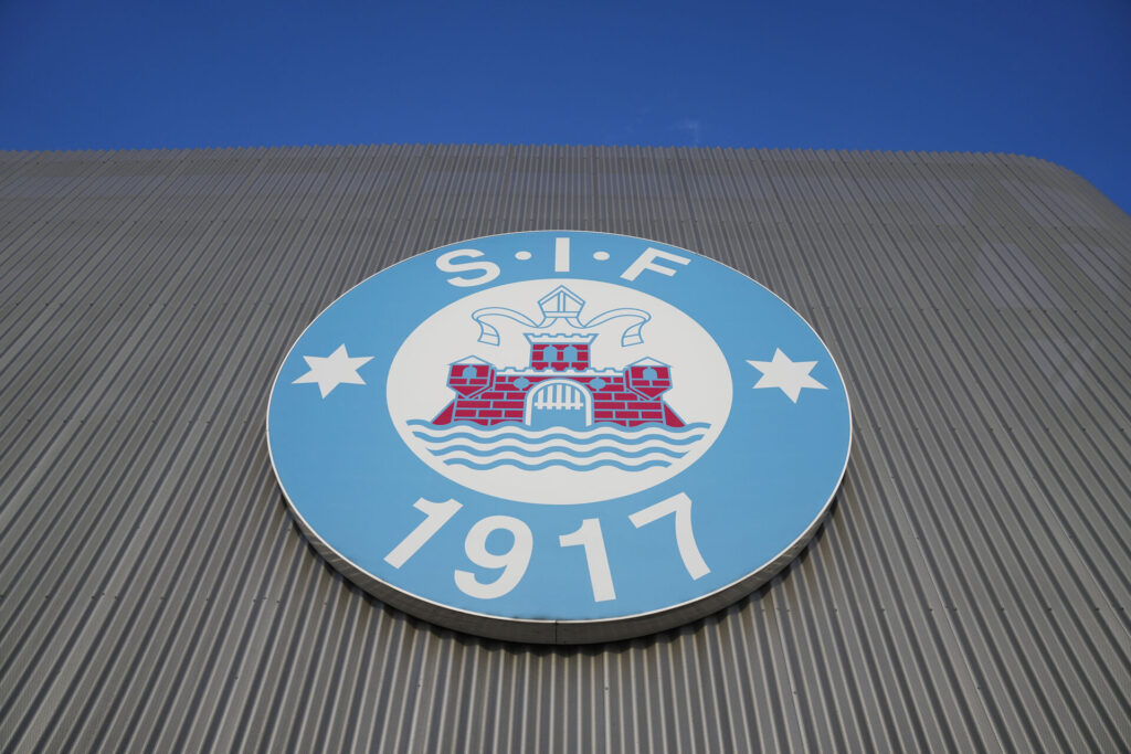 Silkeborg IF logo udenfor stadion Jysk Park.