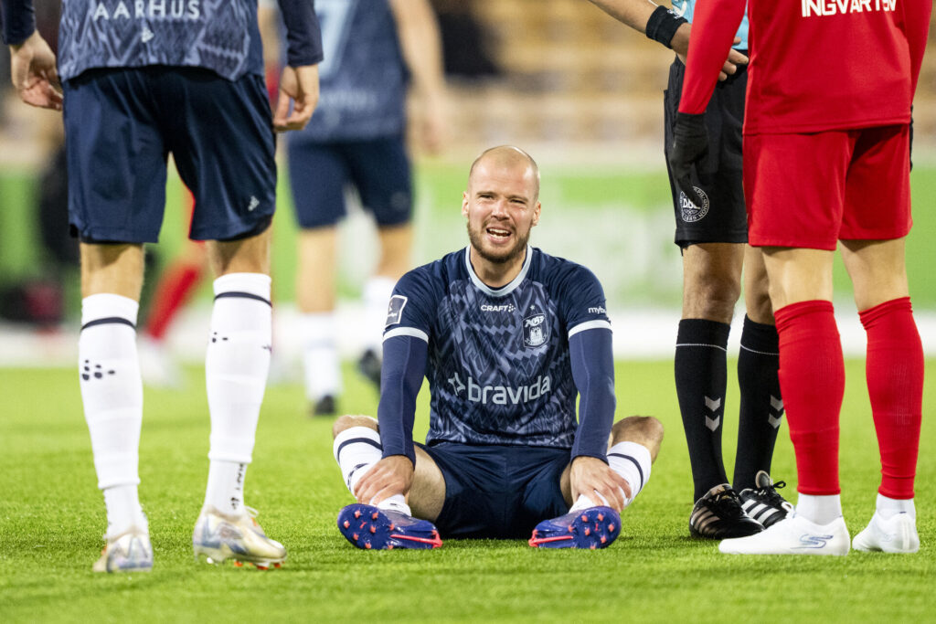 Nicolai Poulsen er dømt ude for AGF, når de søndag spiller sin sidste kamp i år i 3F Superligaen.