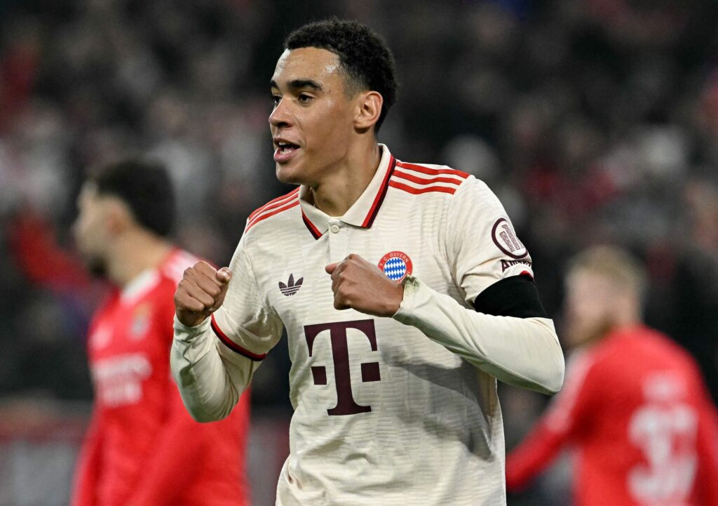 Jamal Musiala i kamp for Bayern München.