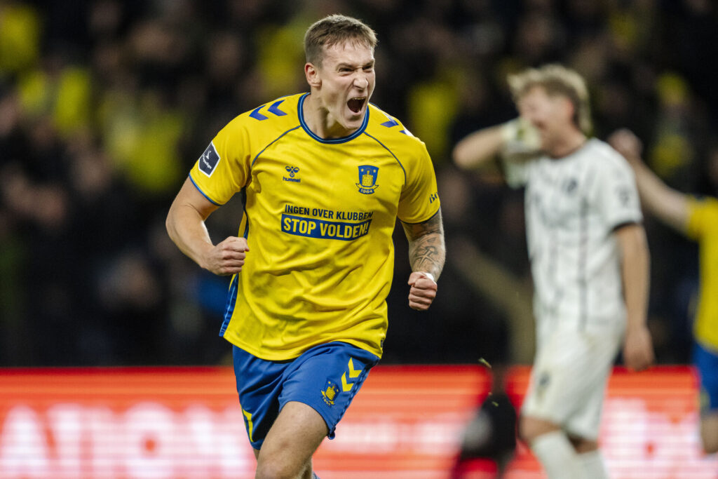 Brøndbys Mileta Rajovic jubler over en scoring mod FCM.