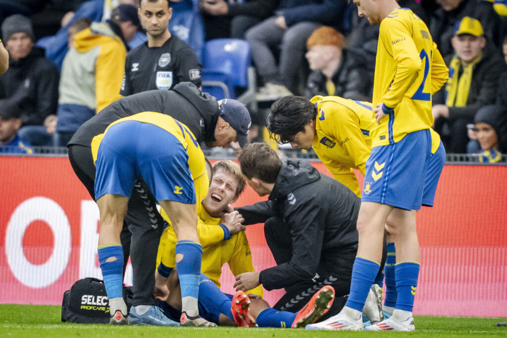 Nicolai Vallys har slået sin skulder og er skadet.