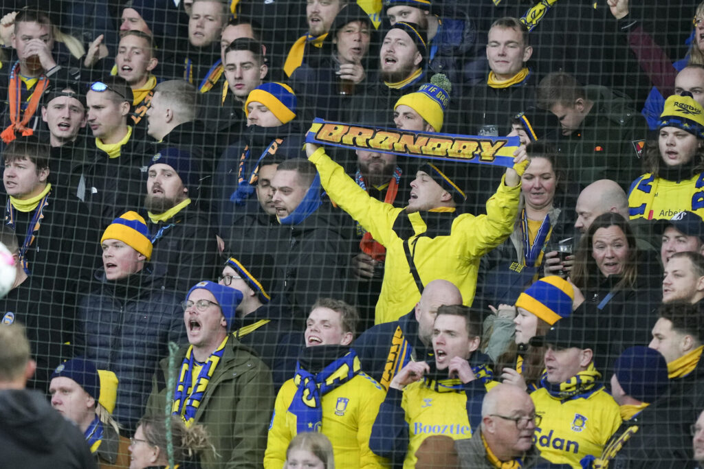 Brøndby IF's fans under 3F Superliga-kampen mellem Sønderjyske og Brøndby.