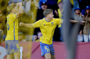 Brøndbys Mathias Kvistgaarden scorer til 1-o og jubler med Filip Bundgaard under superligakampen mellem Brøndby IF og Sønderjyske på Brøndby Stadion søndag den 15. september 2024