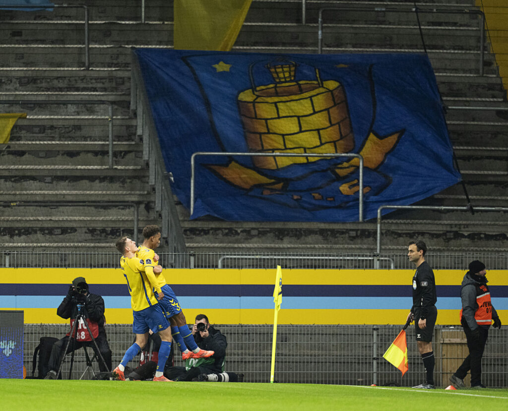 Brøndbys Noah Nartey scorer til 1-0 under superligakampen mellem Brøndby IF og AaB på Brøndby Stadion fredag den 29. november 2024.