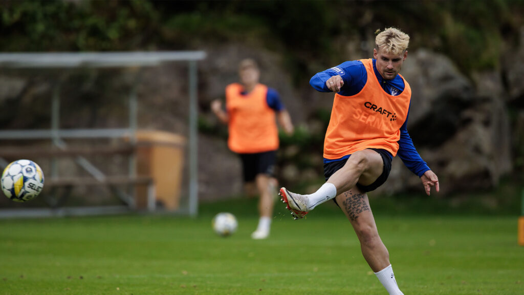 Nikolai Baden Frederiksen i aktion under træning i IFK Göteborg.