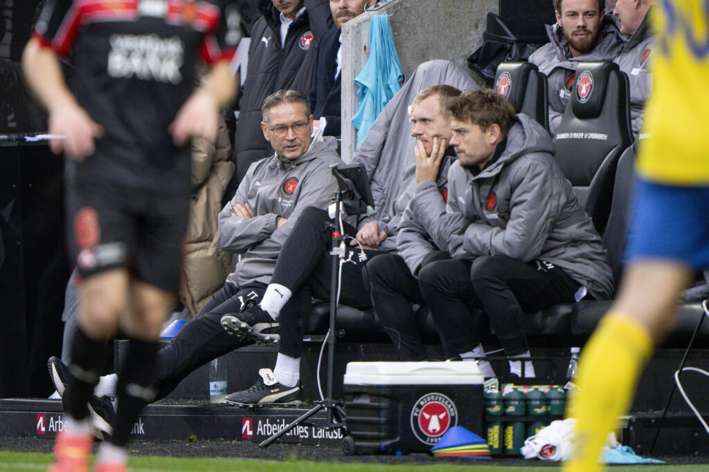 Thomas Thomasberg og resten af FC Midtjyllands trænerstab.