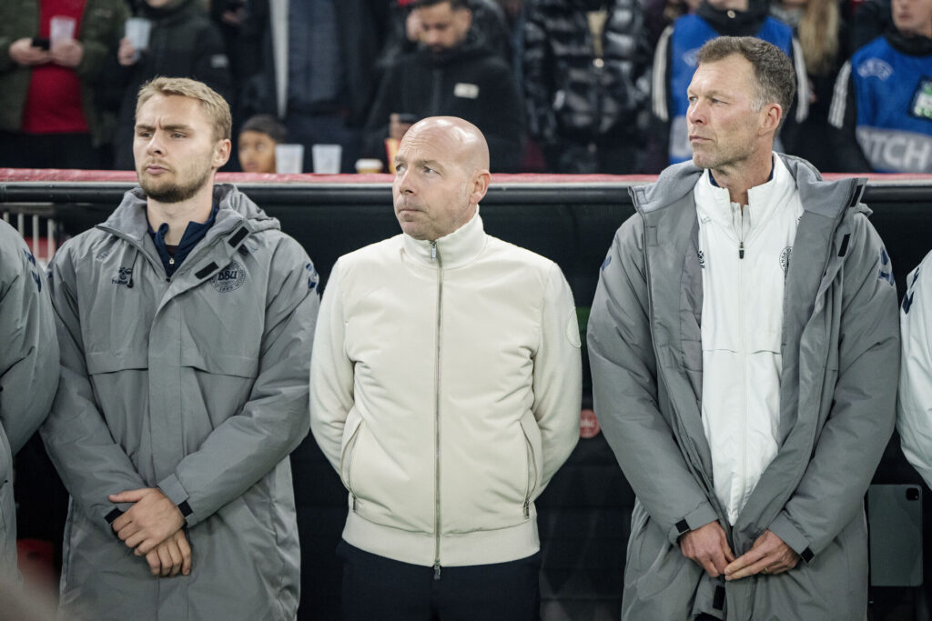 Danmarks landstræner Brian Riemer, assistenttræner Morten Wieghorst og Victor Nelsson inden UEFA Nations League-kampen mellem Danmark og Spanien i Parken i København, fredag den 15. november 2024..