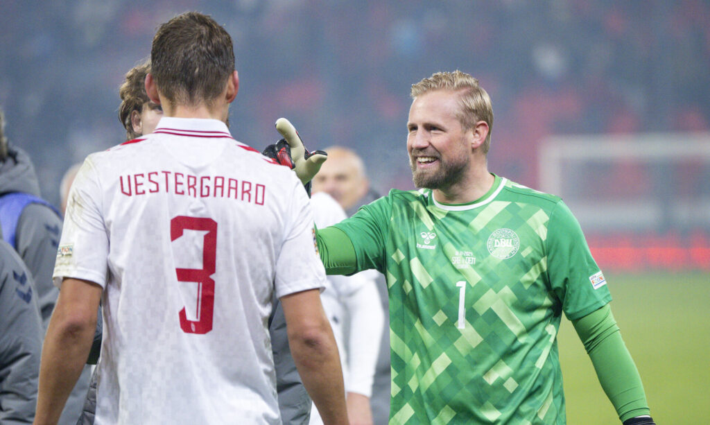 Danmarks målmand Kasper Schmeichel og Jannik Vestergaard efter 0-0 i UEFA Nations League-kampen mellem Serbien og Danmark på Dubocica Stadion i Leskovac, Serbien, mandag den 18. november 2024