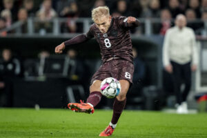 Gustav Isaksen i aktion mod Spanien