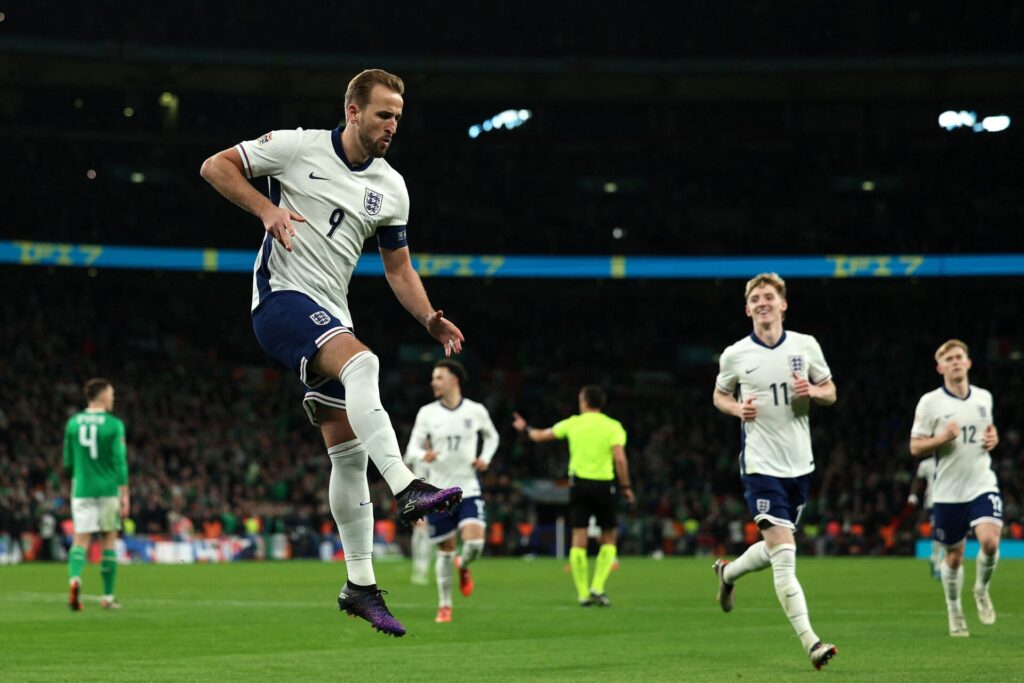 Harry Kane jubler efter en scoring for England.