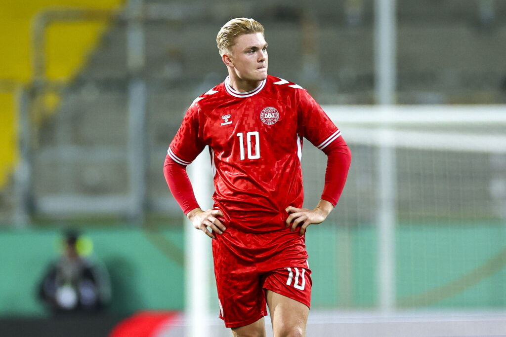 Conrad Harder i aktion for det danske U21-landshold.