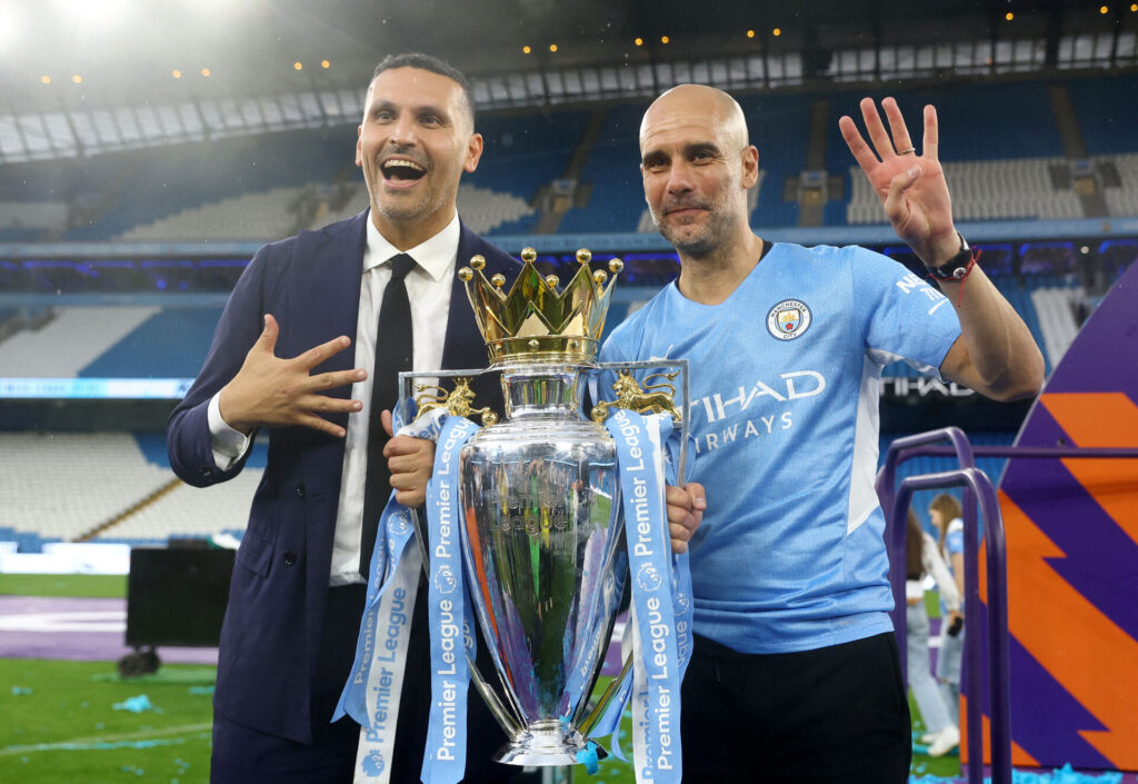 Pep Guardiola sammen med Khaldoon Al Mubarak.