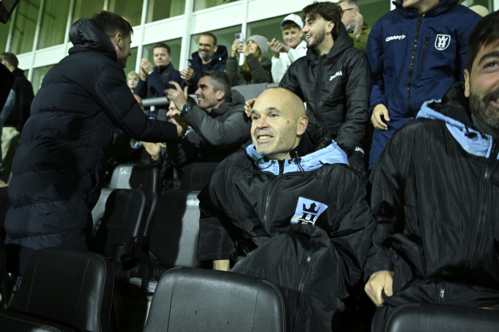 Den tidligere topspiller Andrés Iniesta har købt sig ind i FC Helsingør og overværer kampen i 2. division mellem FC Helsingør og Ishøj på Helsingør Stadion, fredag den 15. november 2024