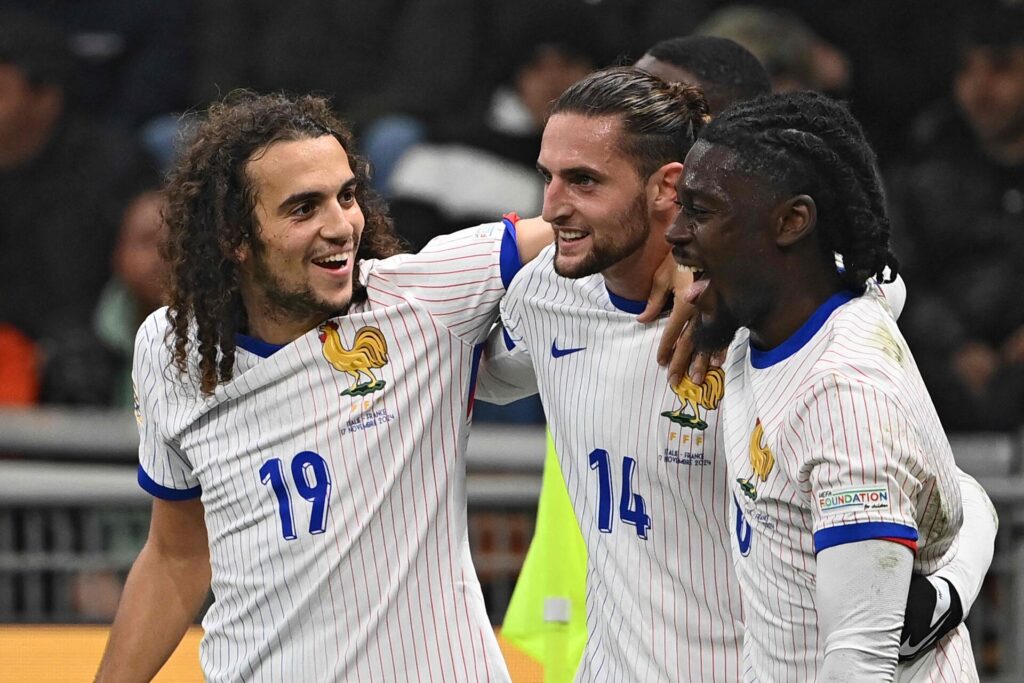 Arien Rabiot holder om guendouzi og camavinga efter en scoring