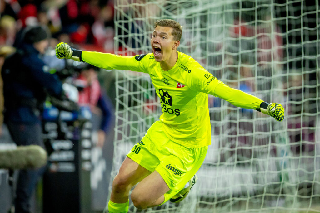 Fredrikstad 20241030. Fredrikstads keeper Jonathan Fischer under semifinale i NM i fotball mellom Fredrikstad og KFUM Oslo på Fredrikstad stadion Foto: Thomas Andersen / NTB