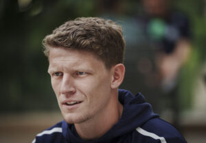 Jens Stage rynker brynene