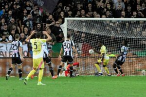 Juventus scorer et mål mod Udinese.