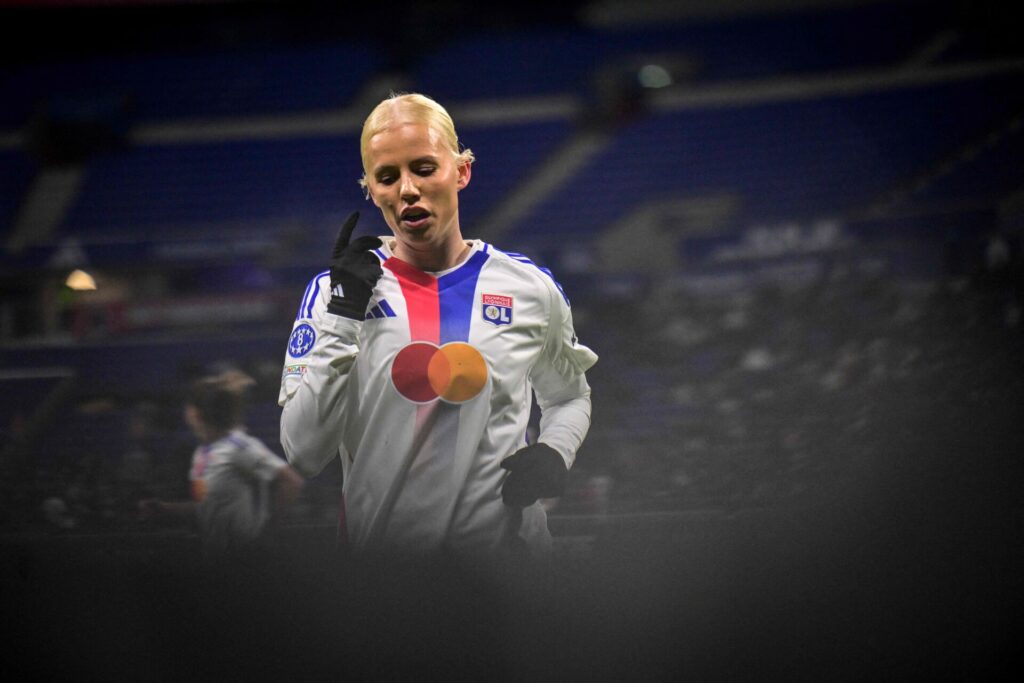 Sofie Svava i aktion for Lyon i Champions League.