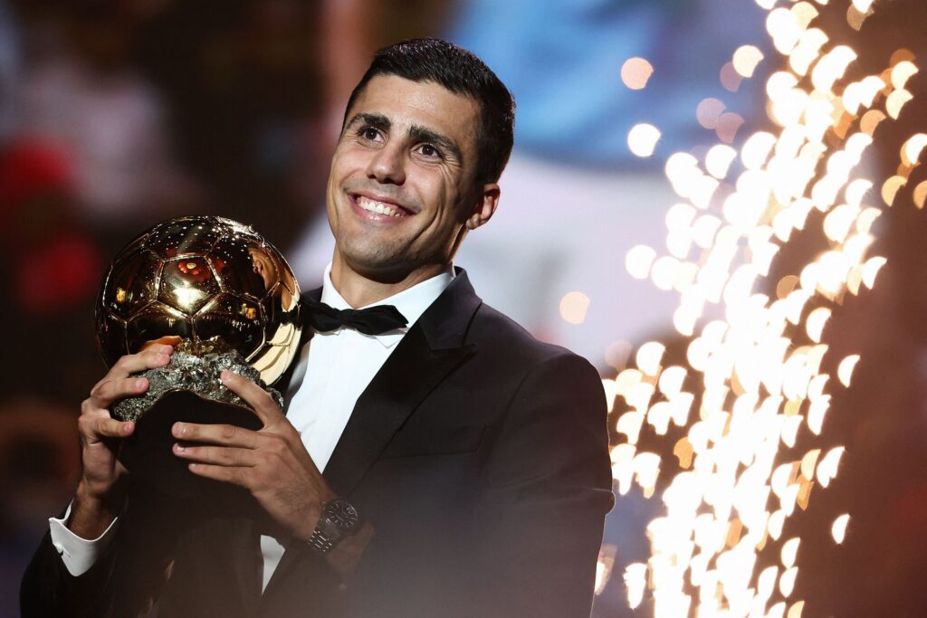 Rodri smiler med Ballon dor-prisen