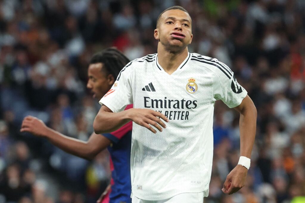 Kylian Mbappé under El Classico mod FC Barcelona.