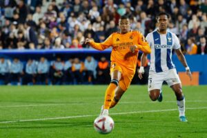 Kylian Mbappé i færd med en afslutning i Real Madrids sejr over Leganes.