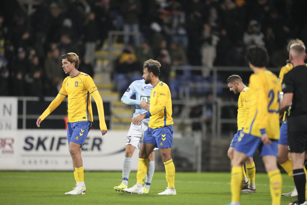 Brøndby-spillere mod Sønderjyske.