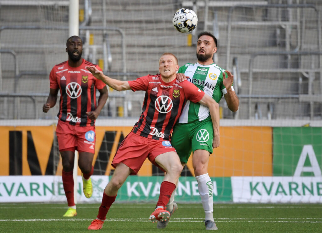 Simon Kroon i aktion for svenske Östersund.