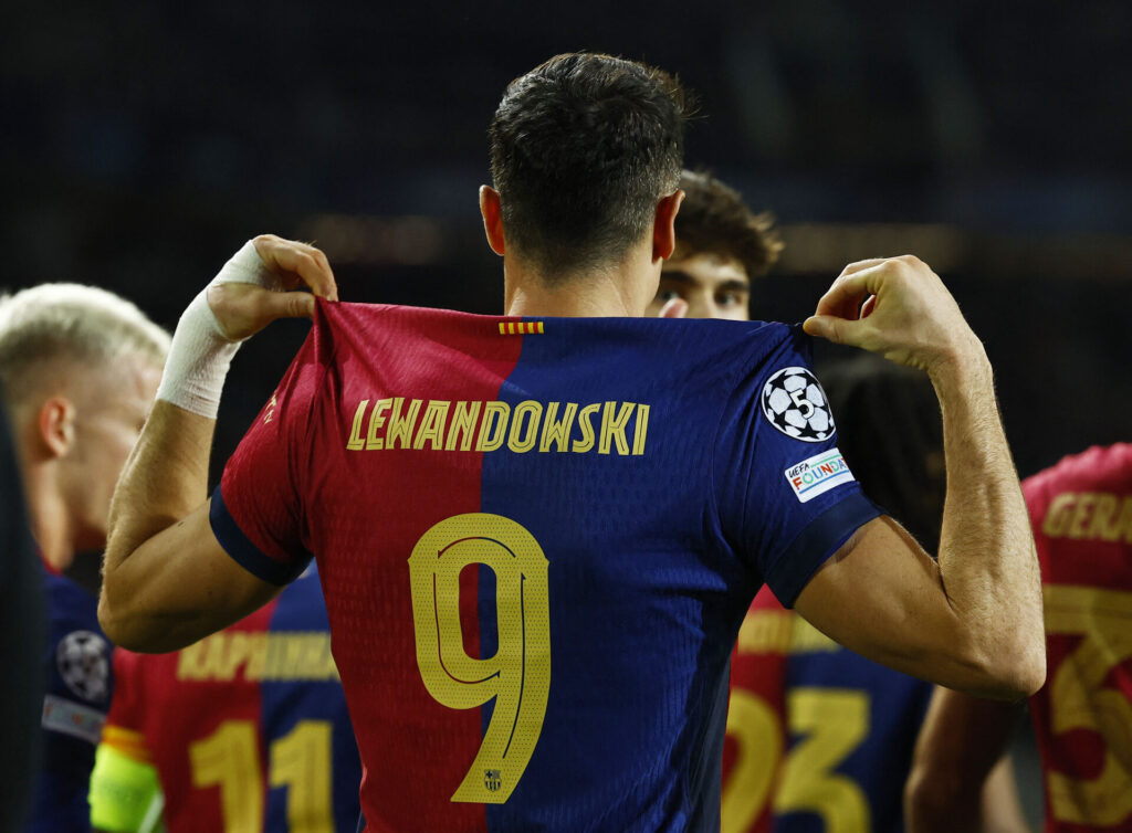 Robert Lewandowski fejrer scoring for FC Barcelona mod Stade Brest i Champions League.