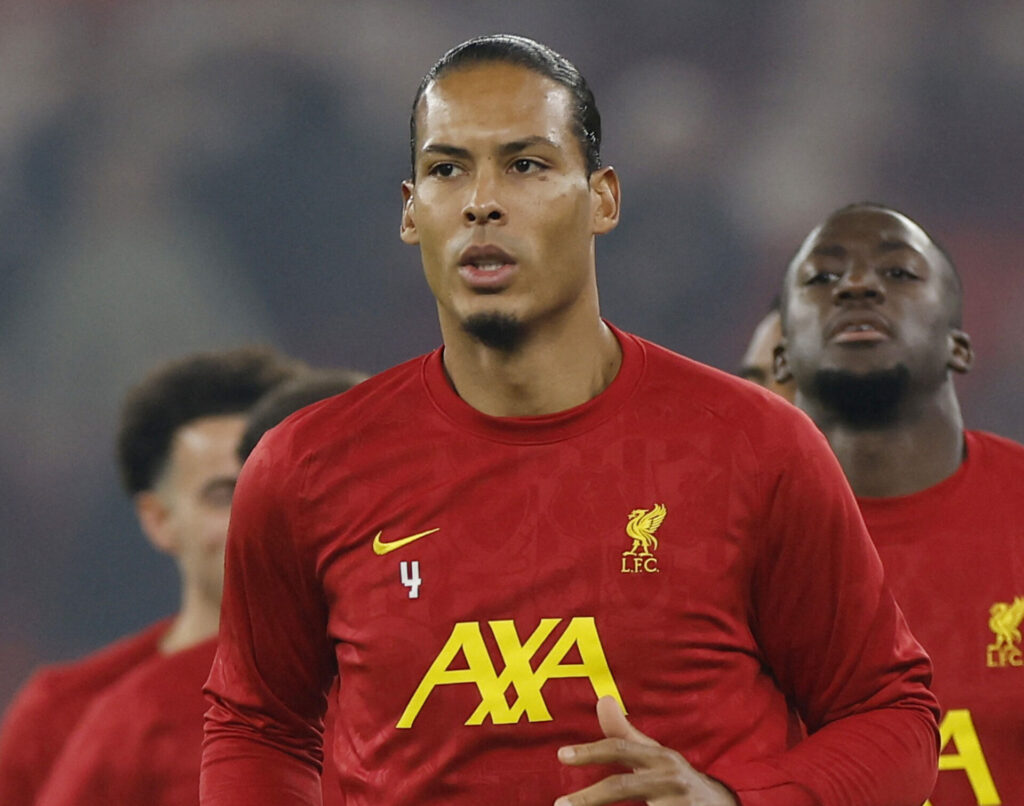 Van Dijk varmer op for Liverpool