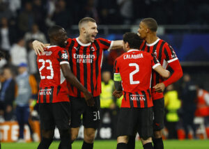 AC Milans spillere står i rundkreds