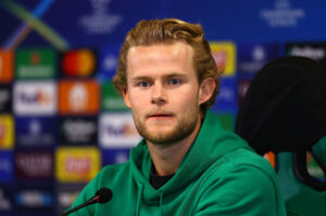 Morten Hjulmand på pressemødet forud for Sportings kamp mod Manchester City.