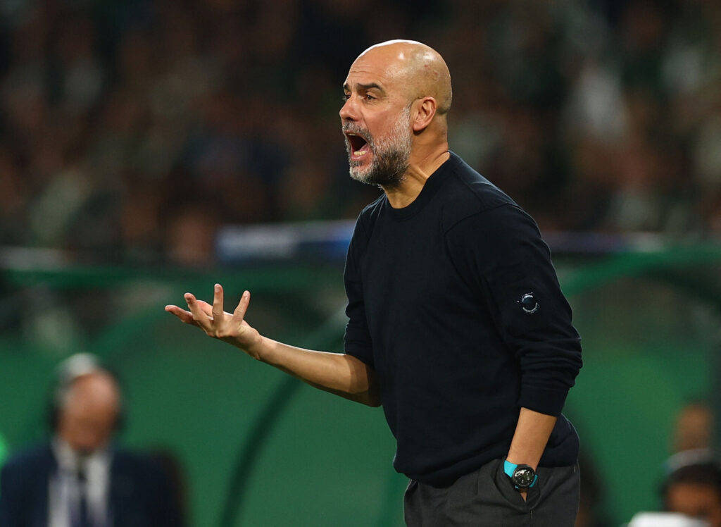 Pep Guardiola råber efter sine spillere under Manchester Citys kamp mod Sporting.