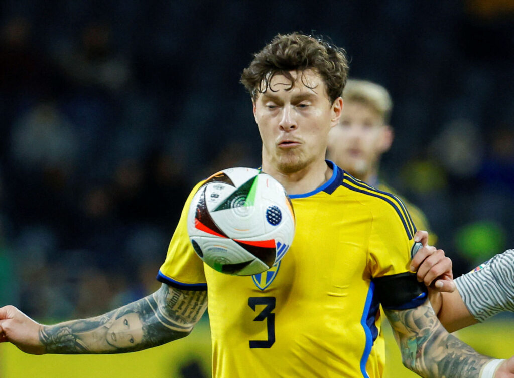 Lindelöf tæmmer en bold i kamp for Sverige